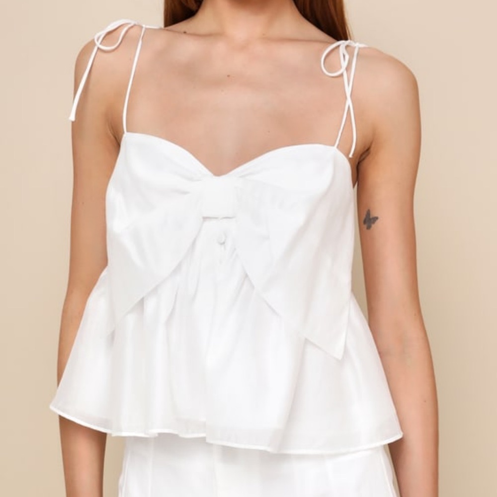 Lulu’s White Bow Front Tie Tank